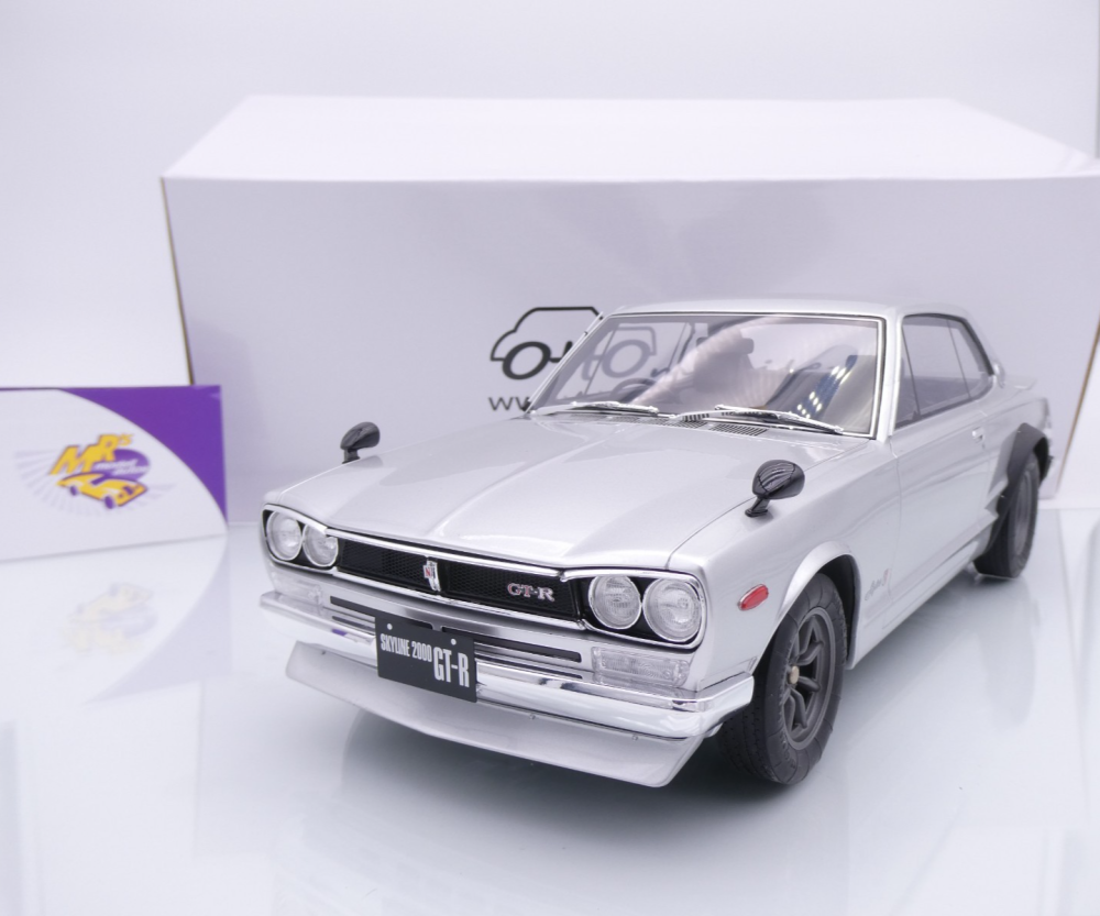 Ottomobile G094 # Nissan Skyline 2000 GT-R KPGC10 Baujahr 1971 " Silbermetallic " 1:12