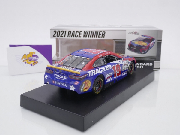 Lionel Racing W192123BPPMTK # Toyota Camry NASCAR 2021 " Martin Truex Jr. - Bass Pro Shops Patriotic Richmond Fall Race Winner " 1:24