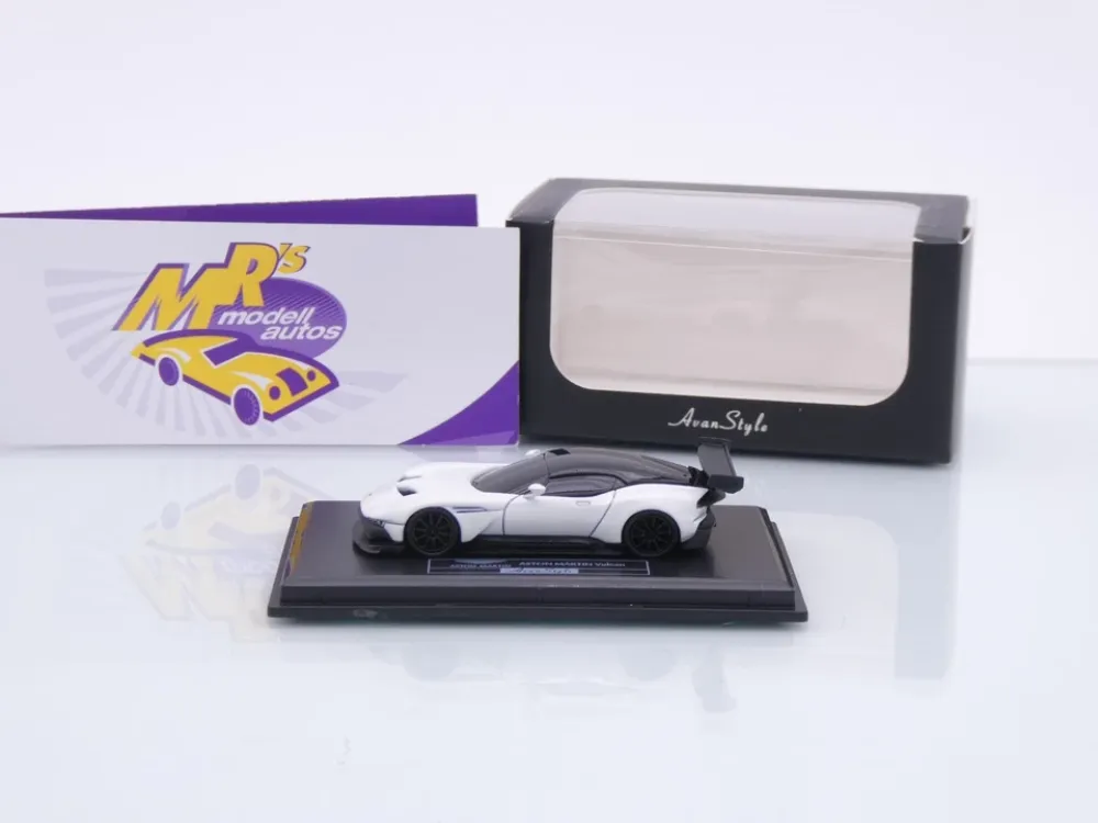 FrontiArt Avan Style HO-20 # Aston Martin Vulcan Baujahr 2016 " weiß-schwarz " 1:87