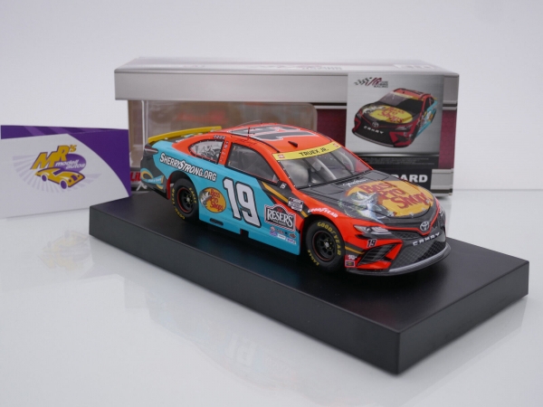 Lionel Racing C192123BSSMT # Toyota Camry NASCAR 2021 " Martin Truex Jr - Bass Pro Shops / Sherry Strong " 1:24