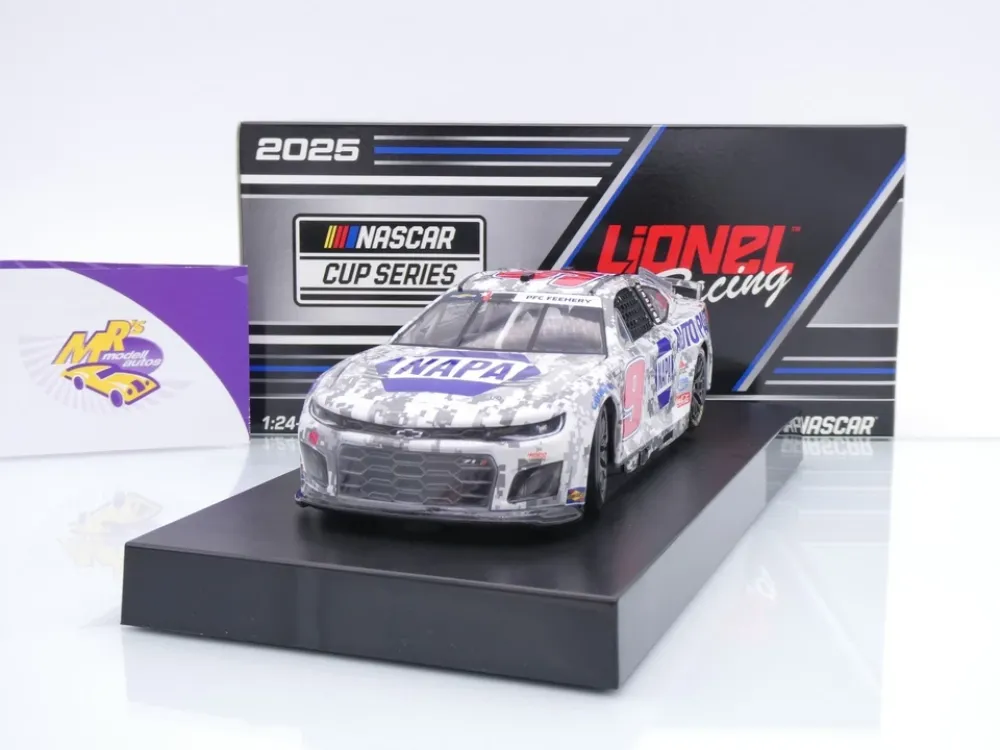 Lionel Racing CX92523SALCL # Chevrolet Camaro NASCAR 2025 " Chase Elliott - NAPA Salutes " 1:24