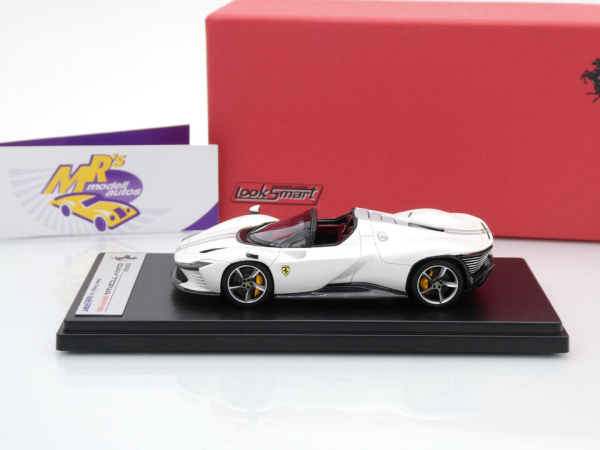 Look Smart LS535SPB # Ferrari Daytona SP3 Open Baujahr 2023 " Pearl White " 1:43