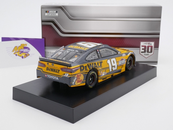 Lionel Racing C192123DWLMT # Toyota NASCAR 2021 " Martin Truex Jr. - DeWalt " 1:24