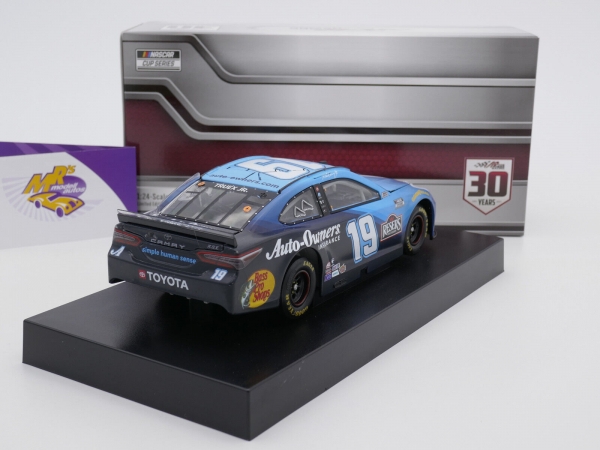 Lionel Racing C192123AOIMT # Toyota NASCAR 2021 " Martin Truex Jr. - Auto-Owners Insurance " 1:24