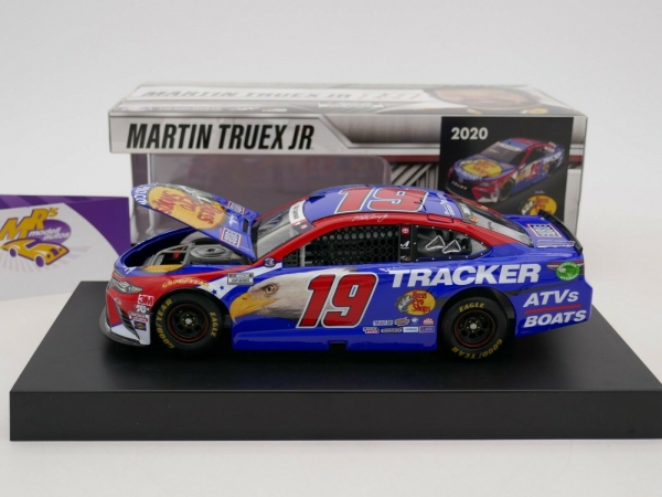 Lionel Racing C920123NSMT # Toyota NASCAR 2020 Martin Truex - Bass Pro Shops Patriotic 1:24