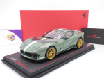 MR Collection FE033SE5 # Ferrari 812 Competizione Baujahr 2022 " Verde Bottiglia " 1:18