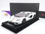 MR Collection LAMBO052SE9 # Lamborghini Countach LPI 800-4 Baujahr 2021 " weißmetallic ( Con Vertina / Italian Livery ) " 1:18