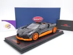 MR Collection BUG015WR # Bugatti W16 Mistral Cabrio 2023 Carbonschwarz-orange " World Record " 1:18