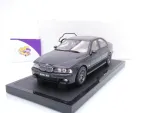 Ottomobile OT1338 # BMW M5 (E39) Limousine Baujahr 2000 " schwarzmetallic " 1:18